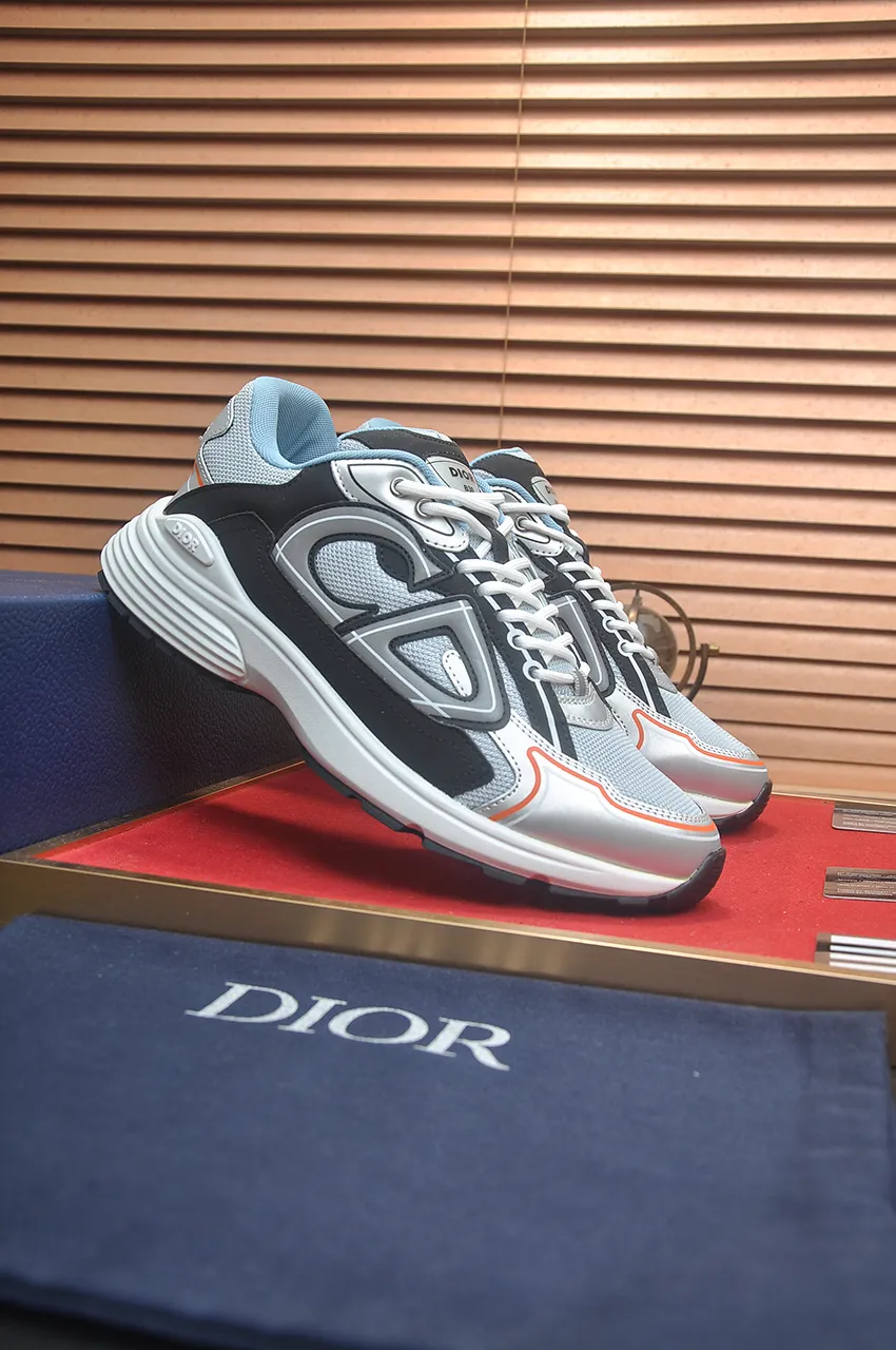 Men's men's shoes 💰: 500💶 (top original order) Brand: Dior (Dior) Standard code: Men's code 38-44 (45 customized) Grade: Same as the official website Material: Top original cowhide spliced ​​together Original wear-resistant and lightweight outsole Style category: Fashionable casual shoes Distinguished luxury brand elements top luxury Color: Actual picture color